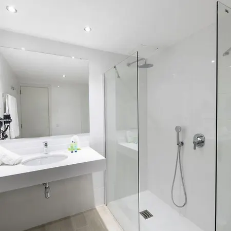 Flora 1 Bedroom Апартаменти *